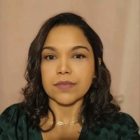 Luana B. Email