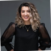 eMAG Employee Simona Serban's profile photo