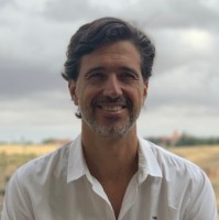 Oscar Vega de la Faya Email