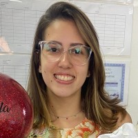 Isabella Queirós Email