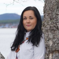 Emma Arnesson Email