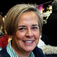 Dina Oliveira Email