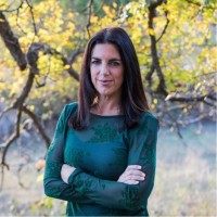 GLOBAL LINK DISTRIBUTION CORP Employee Holly Peters's profile photo