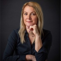 Laura Bognárová Email