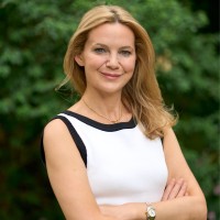 Rosamund de Sybel Email