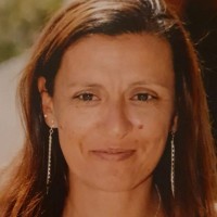 Célia Pires Email
