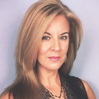 Julie Stonger's profile photo