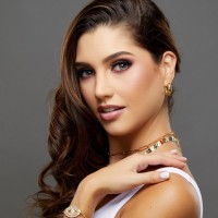 ¡HOLA! TV Employee Oriana Perez's profile photo