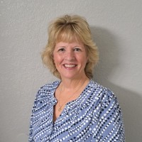 Elizabeth Huggins Email & Phone Number