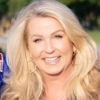 Kelly Oakes Email & Phone Number