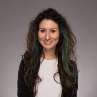 Vivien Vetési Email