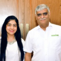 Manasi Manek Email