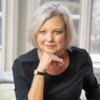 Real Estate Broker Employee Heidi Estate's profile photo
