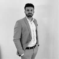 Lukas Hochholdinger Email