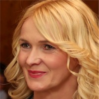 Mariann Máté Email