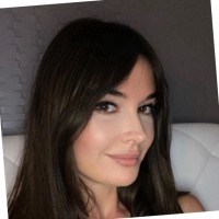 Marine Layer Employee Cristina Cernicica's profile photo