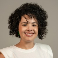 Carolina Oliveira Email