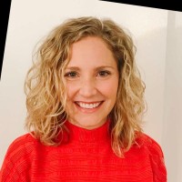 Sara Vestecka Email & Phone Number