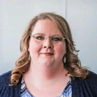 Lola Holt Email & Phone Number