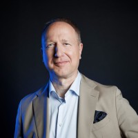 Simon Hefti Email
