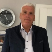 Henning Schneider Email