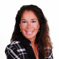 Benjamin F. Edwards Employee Andee Shenocca's profile photo