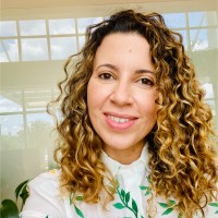 Lívia S. Oliveira Morais Email