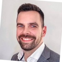 Viktor Szelényi Email