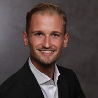Niklas Schott Email