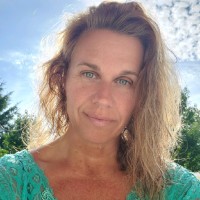 Davina Case Email & Phone Number