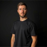 Schroders Personal Wealth Employee Joel Viney's profile photo