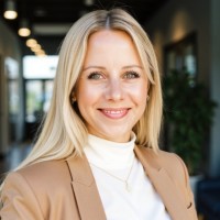 Alexandra Hogenfält Email