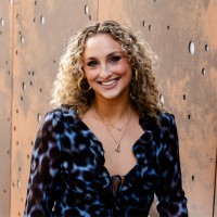 Lindsay White Email & Phone Number