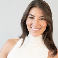 J5 co Employee Amélia Six's profile photo