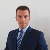 Robert Király Email