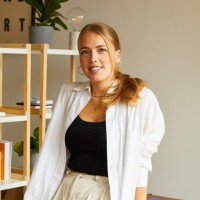 Laura Fox Email & Phone Number