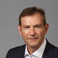 E-mail e número de telefone de Angus Taylor