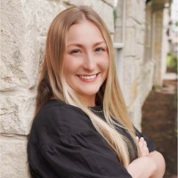 Isabella Pinsoneault Email & Phone Number