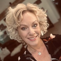 Easy Stones Employee Lori Neidlinger's profile photo