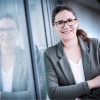 Daniela Binder Email