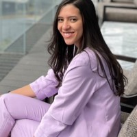 Letícia 李飒 Email