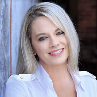 RE/MAX Executive Employee Dora Walker's profile photo