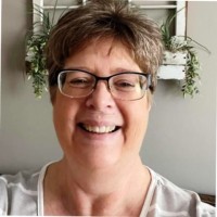 Brown's Shoe Fit Company Employee Robin Hensen's profile photo