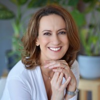 Nóra Réti Email