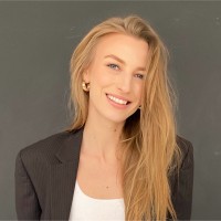 Karolina B. Email
