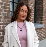 Shelley Veeken Email