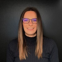 between Employee Sonia Medri's profile photo