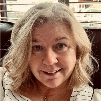 E-mail e número de telefone de Dawn Lewis