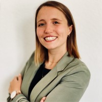 Juliane Uhr Email