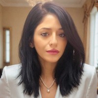 Mona Wazné Email